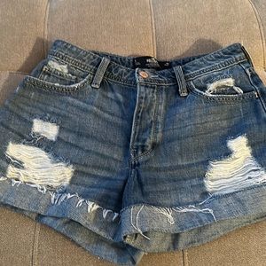 MEDIUM WASH HIGH RISE CUFFED DENIM SHORTS